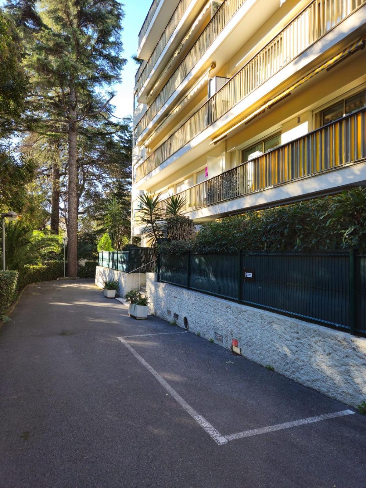 Centre De *